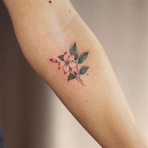 flor de jazmin tatuaje significado|Mejores Tatuajes de Flor de Jazmín y su Significado